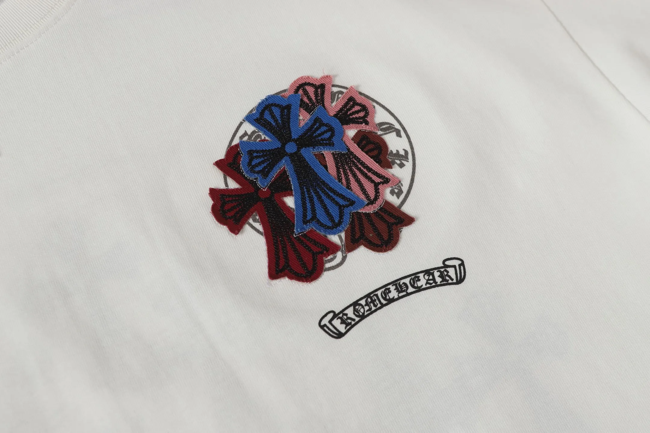 P190 Chrome Hearts CH Chrome Hearts Colorful Cross Embroidery Short Sleeve T-shirt Use imported Tajima machine embroidery, correct configuration, black 2025 Chrome Hearts transparent packaging bag, 280g custom-dyed double yarn cotton, large version, loose and stylish, different from low version, slim and long version, upper body and hip stretch, 100% commitment: top quality, not fast food, the highest version on the market, top quality - different from the ordinary versions in the market, if you care about quality You must also respect the price. Absolutely zero after-sales service. The return rate so far is 0. It’s hard not to love the style. - 280g custom-dyed double yarn fabric. - Correct high-density main mark, washed tag, hand-sewn.